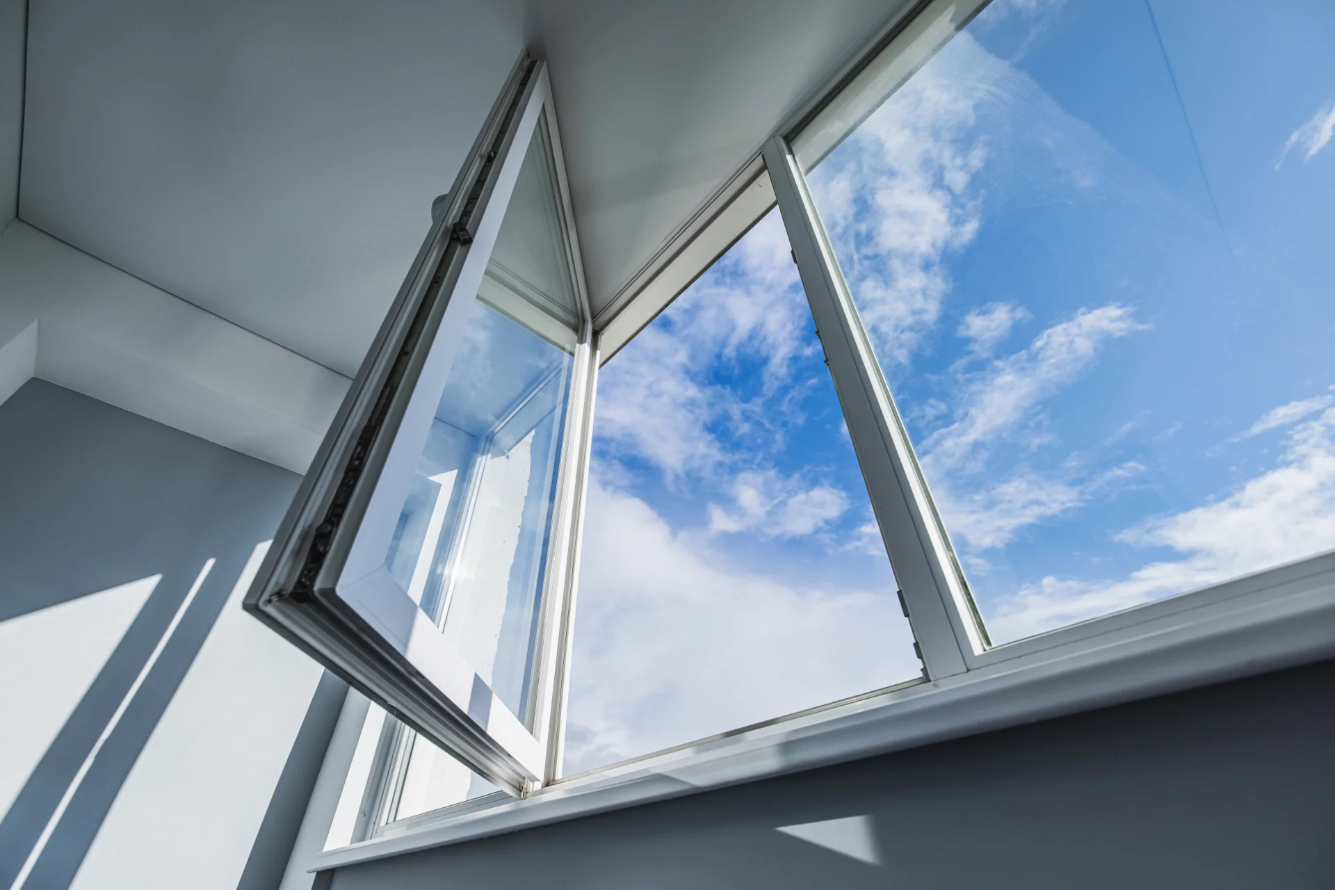 VLX 80 Casement Window in Ventura, CA | Juniper Windows Ventura - detail 1