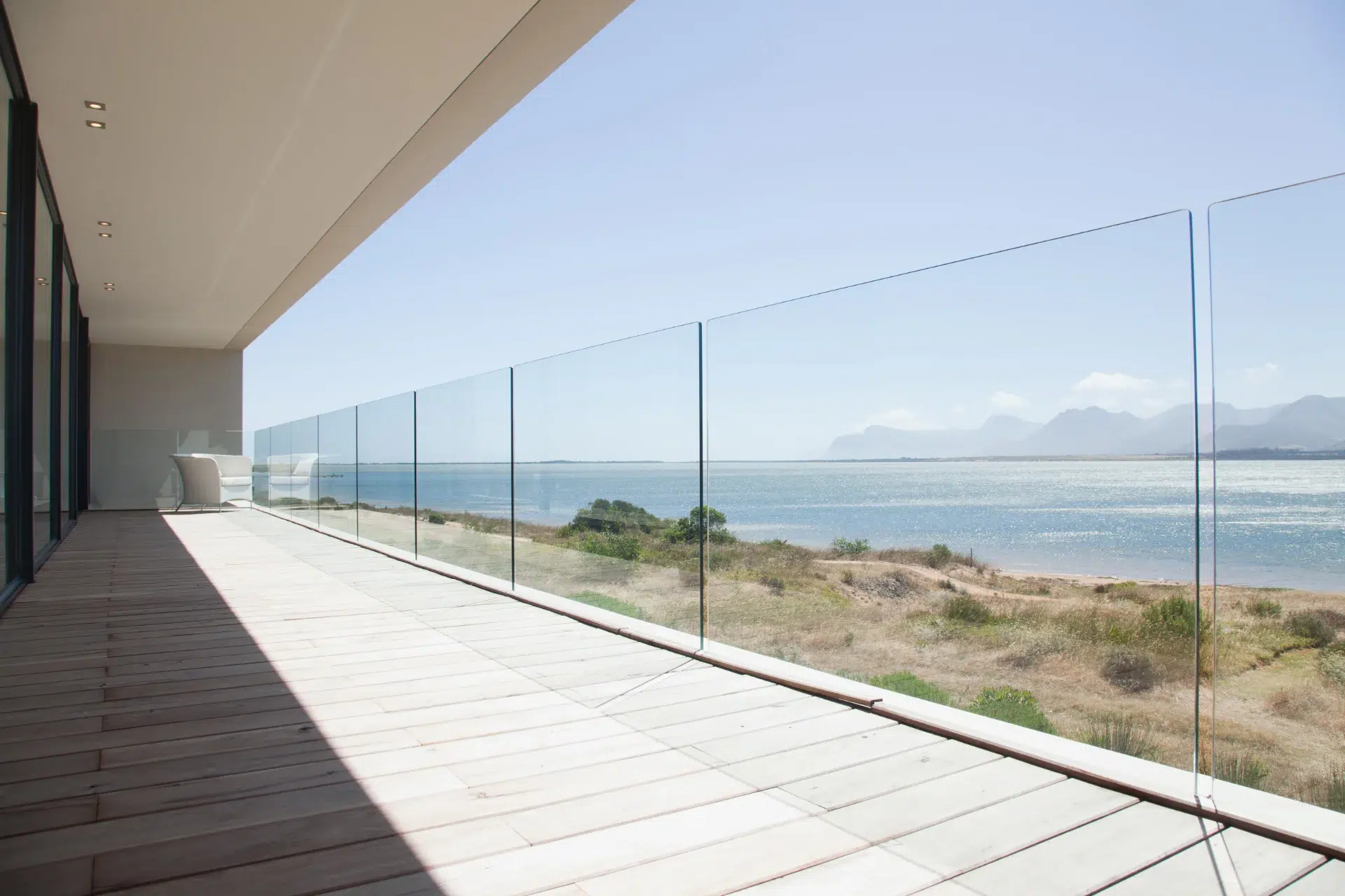 VLX 120 Glass Railing System in Ventura, CA | Juniper Windows Ventura - detail 1